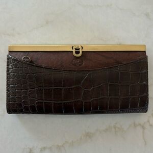 Buxton Leather Wallet with 12 Card Slots, Zipper for Coins. Excellent Condition!